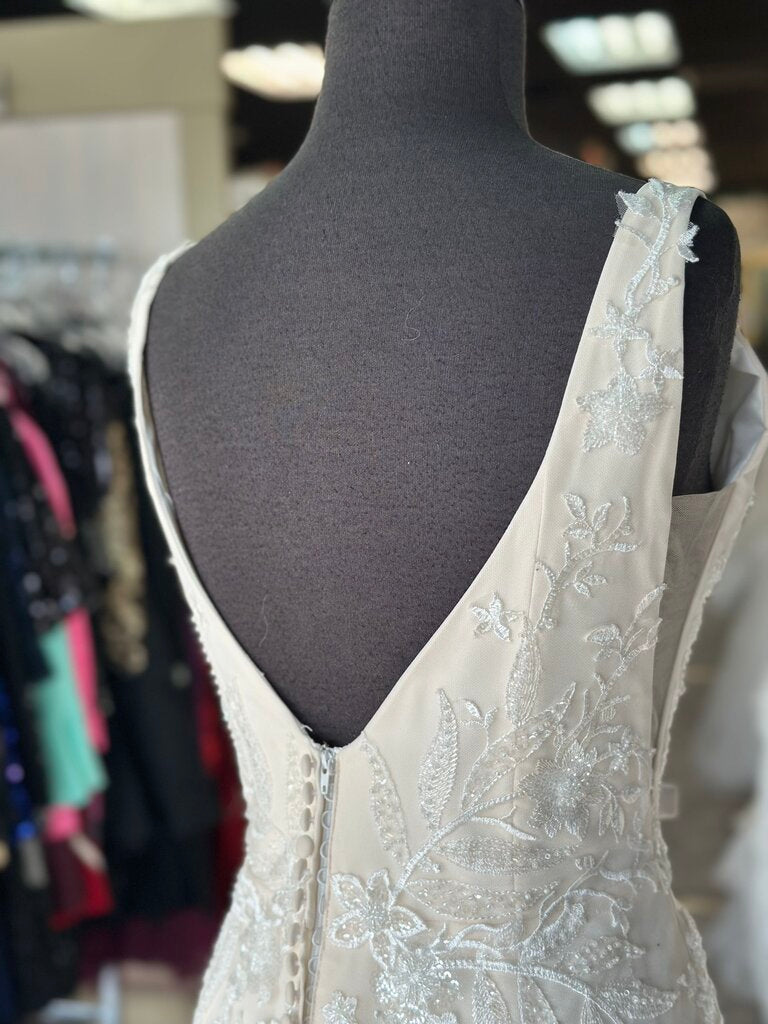 Justin Alexander Adore Ivory/ Peach V Neck Lace Bridal Gown 12