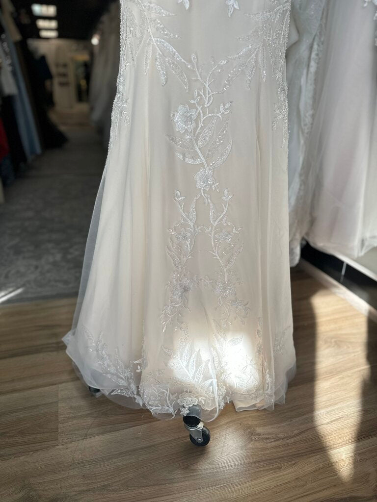 Justin Alexander Adore Ivory/ Peach V Neck Lace Bridal Gown 12