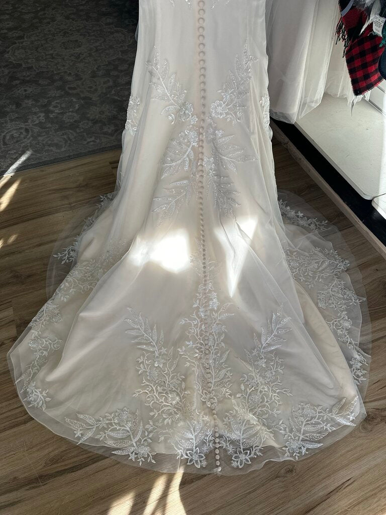 Justin Alexander Adore Ivory/ Peach V Neck Lace Bridal Gown 12