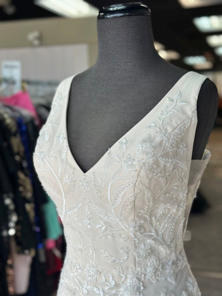 Justin Alexander Adore Ivory/ Peach V Neck Lace Bridal Gown 12