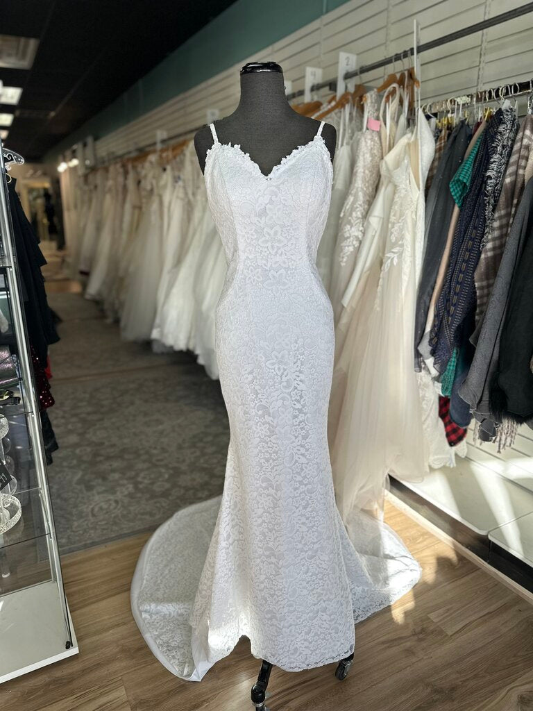 Moonlight Ivory Lace Bridal Gown 10