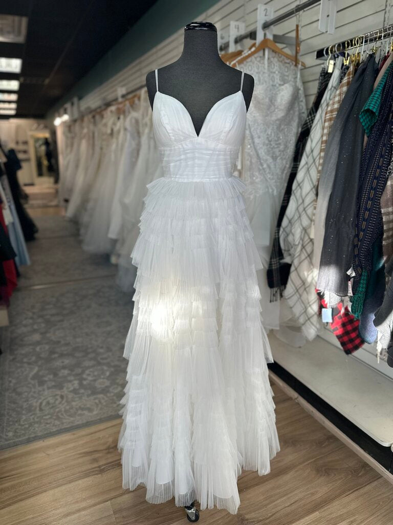 Bridal by Dave and Johnny Ivory Tiered Tulle Bridal Gown 8