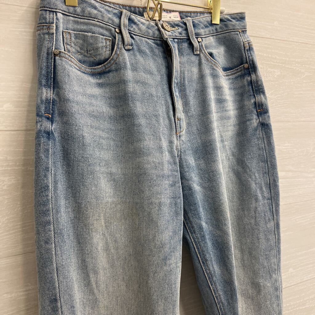 Unpublished Light Wash Distressed Jean 27