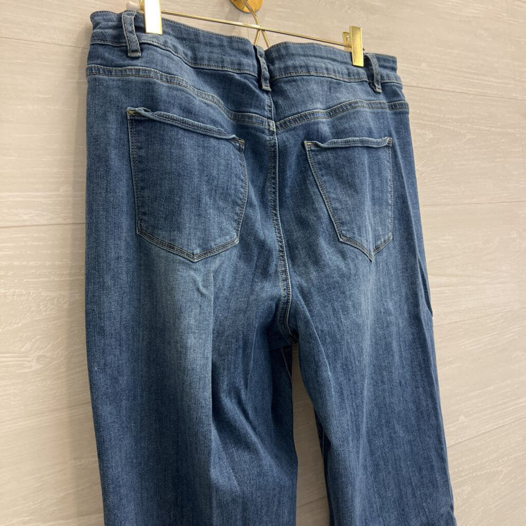 Charlie B Medium Wash Brown Pocket Design Straight Leg Jeans 12