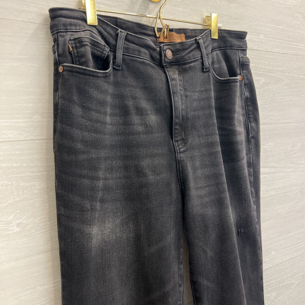 Judy Blue Black Demin Mom Jeans 31