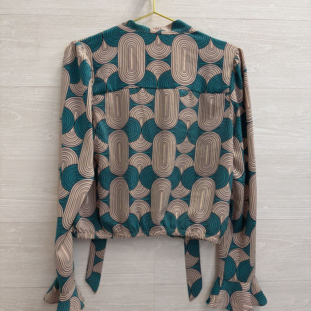Milk and Honey Beige/ Blue Retro Print Long Sleeve Top Large