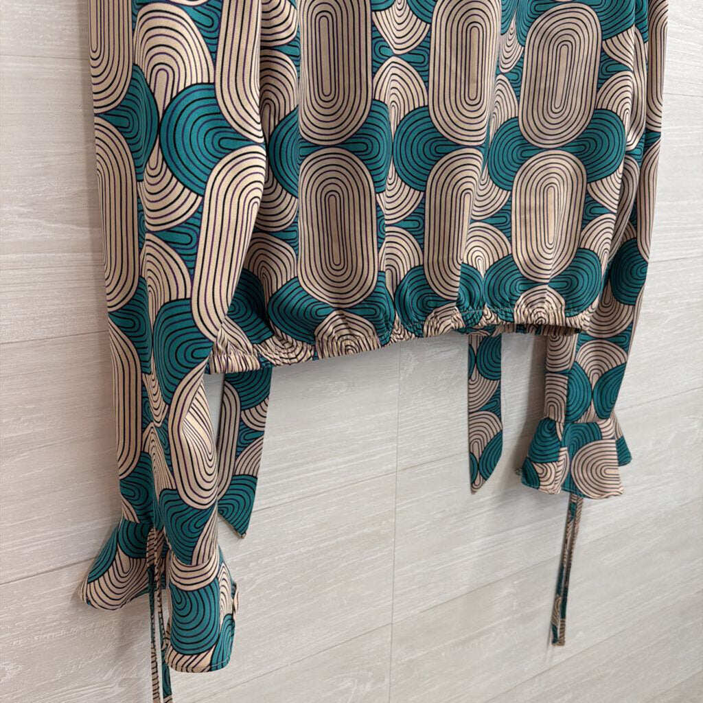 Milk and Honey Beige/ Blue Retro Print Long Sleeve Top Large