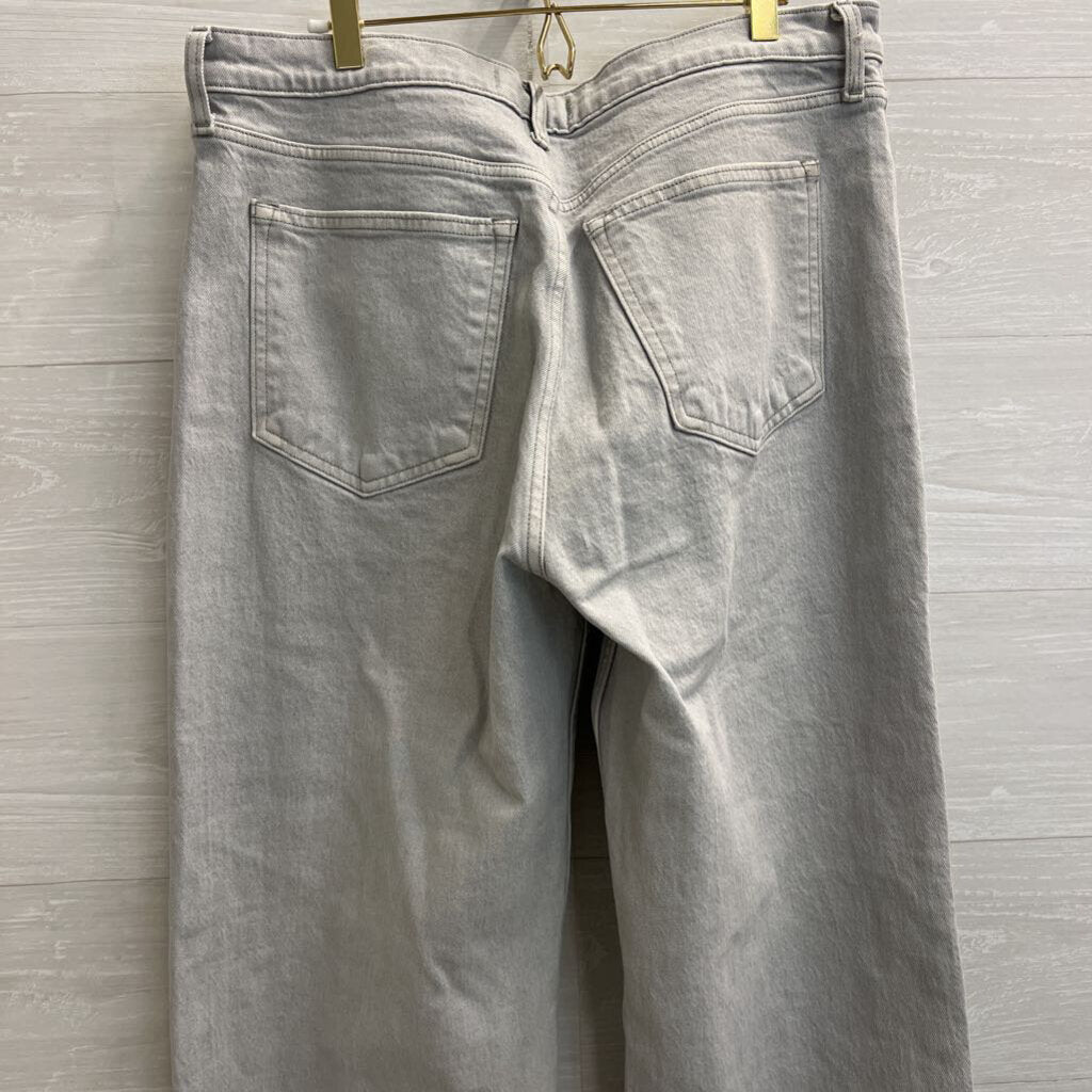 Abercrombie and Fitch Light Wash The 90s Relaxed High Rise Jeans 32
