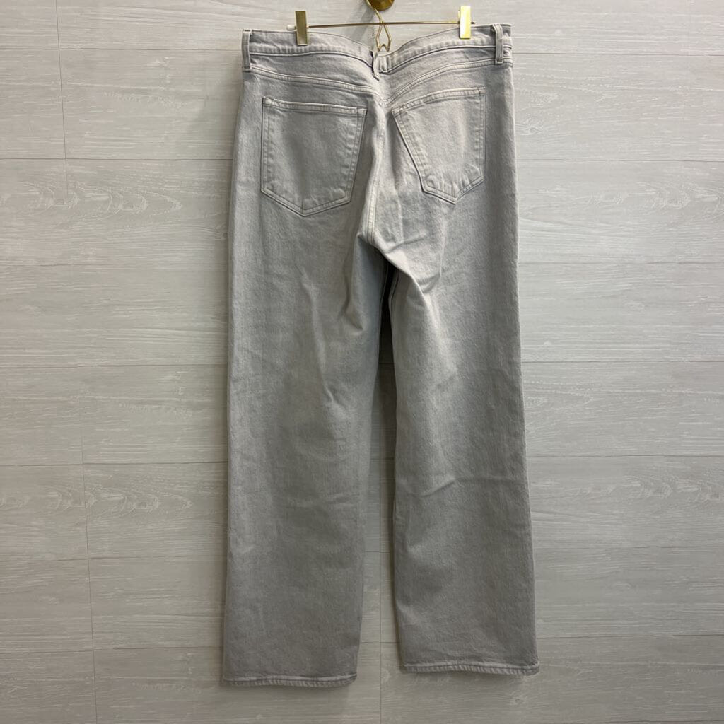Abercrombie and Fitch Light Wash The 90s Relaxed High Rise Jeans 32