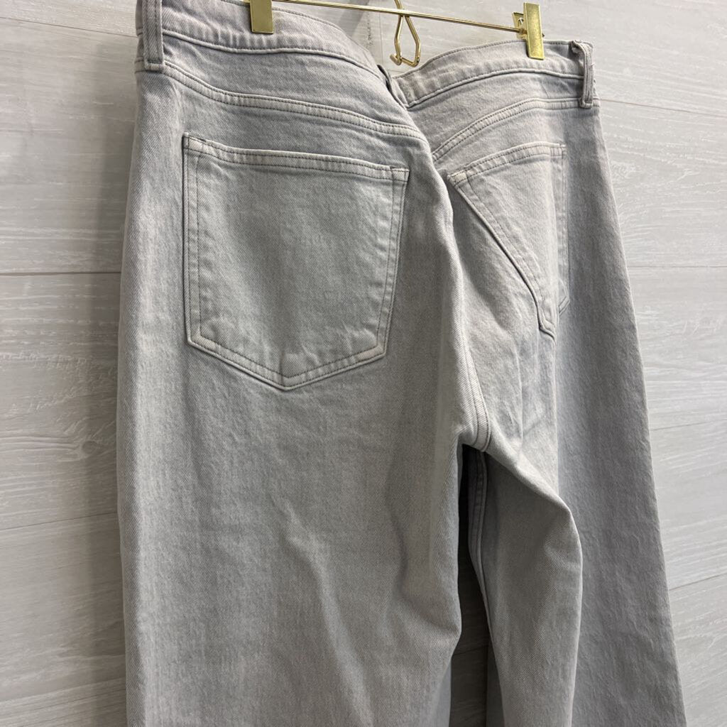 Abercrombie and Fitch Light Wash The 90s Relaxed High Rise Jeans 32