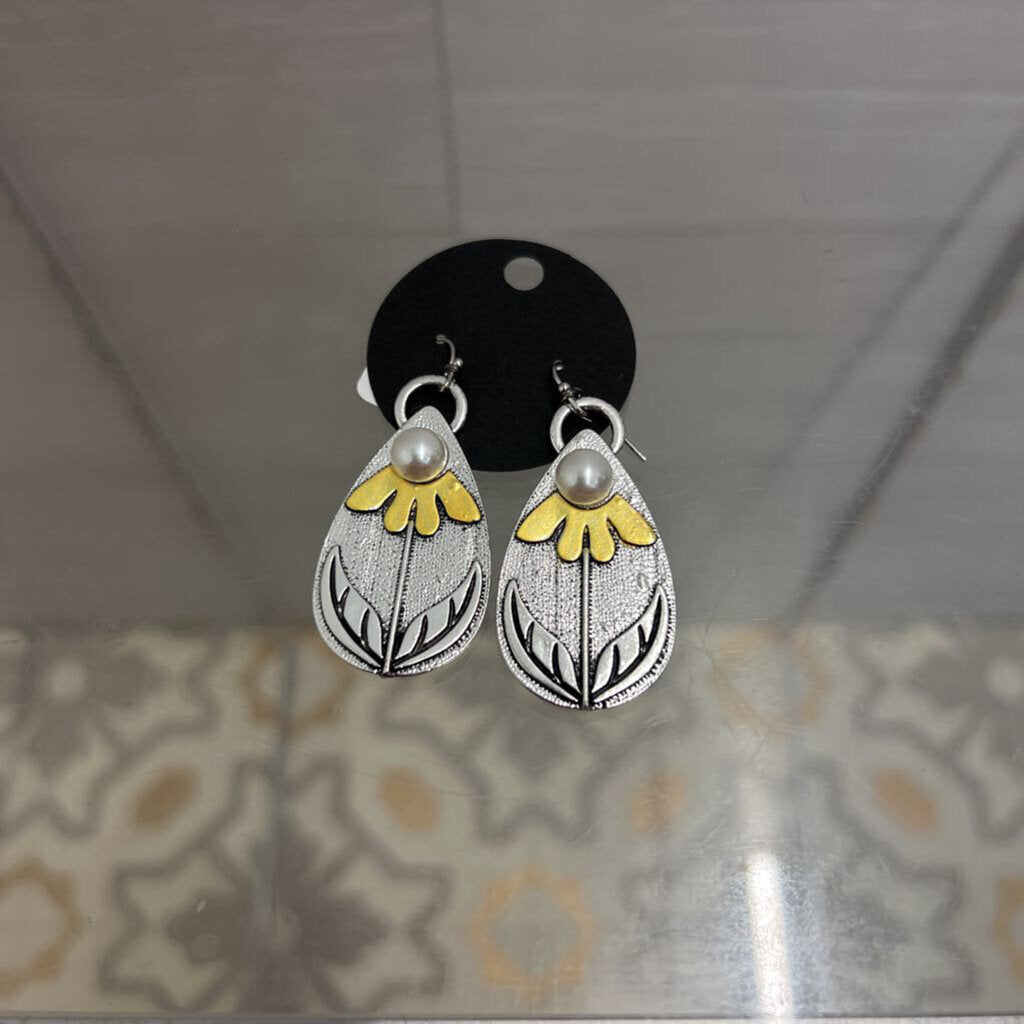 Silver/ Gold/ Pearl Flower Detail Drop Earrings
