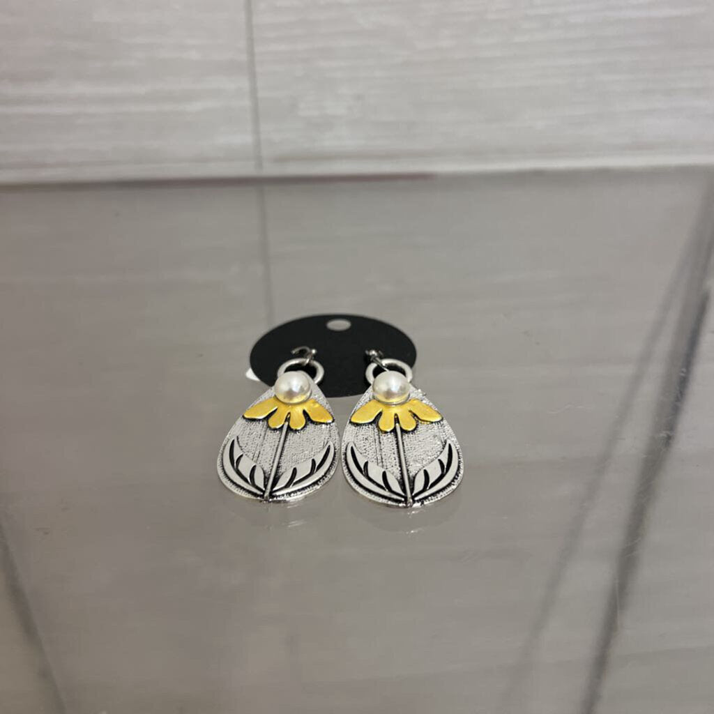 Silver/ Gold/ Pearl Flower Detail Drop Earrings