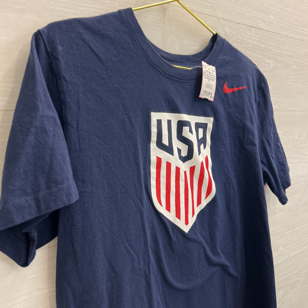 The Nike Tee Navy USA Short Sleeve Graphic Tee Medium