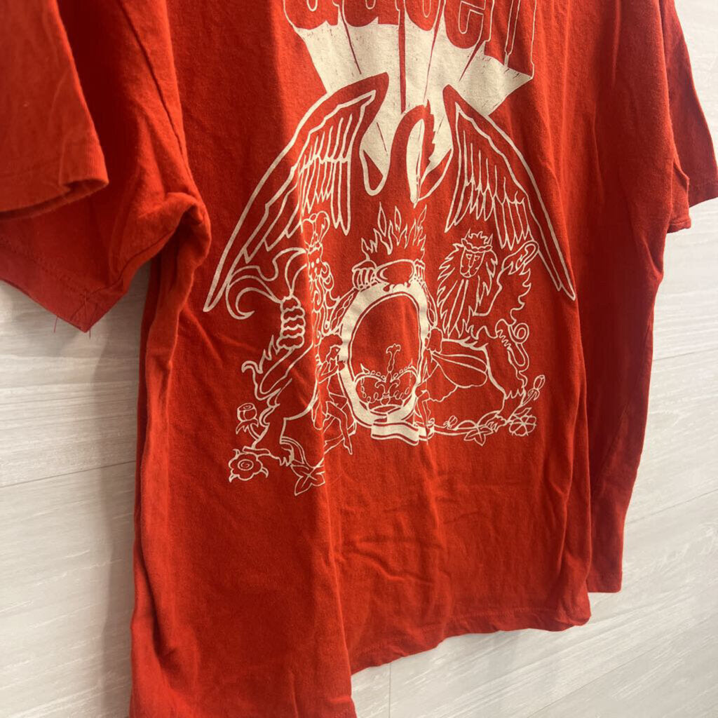 Queen Red Short Sleeve Graphic Tee Extra Large