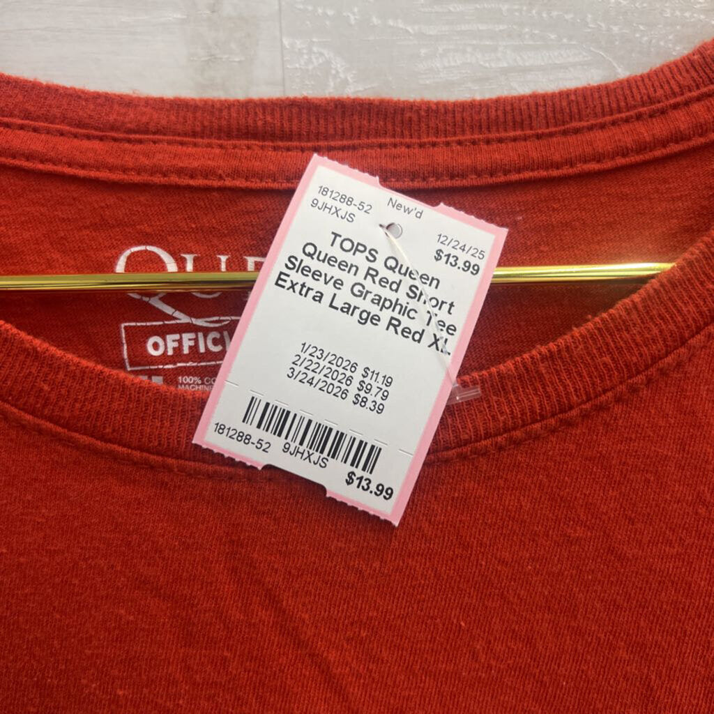 Queen Red Short Sleeve Graphic Tee Extra Large