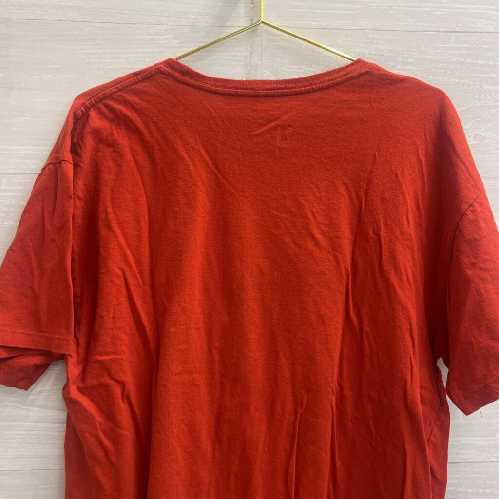 Queen Red Short Sleeve Graphic Tee Extra Large