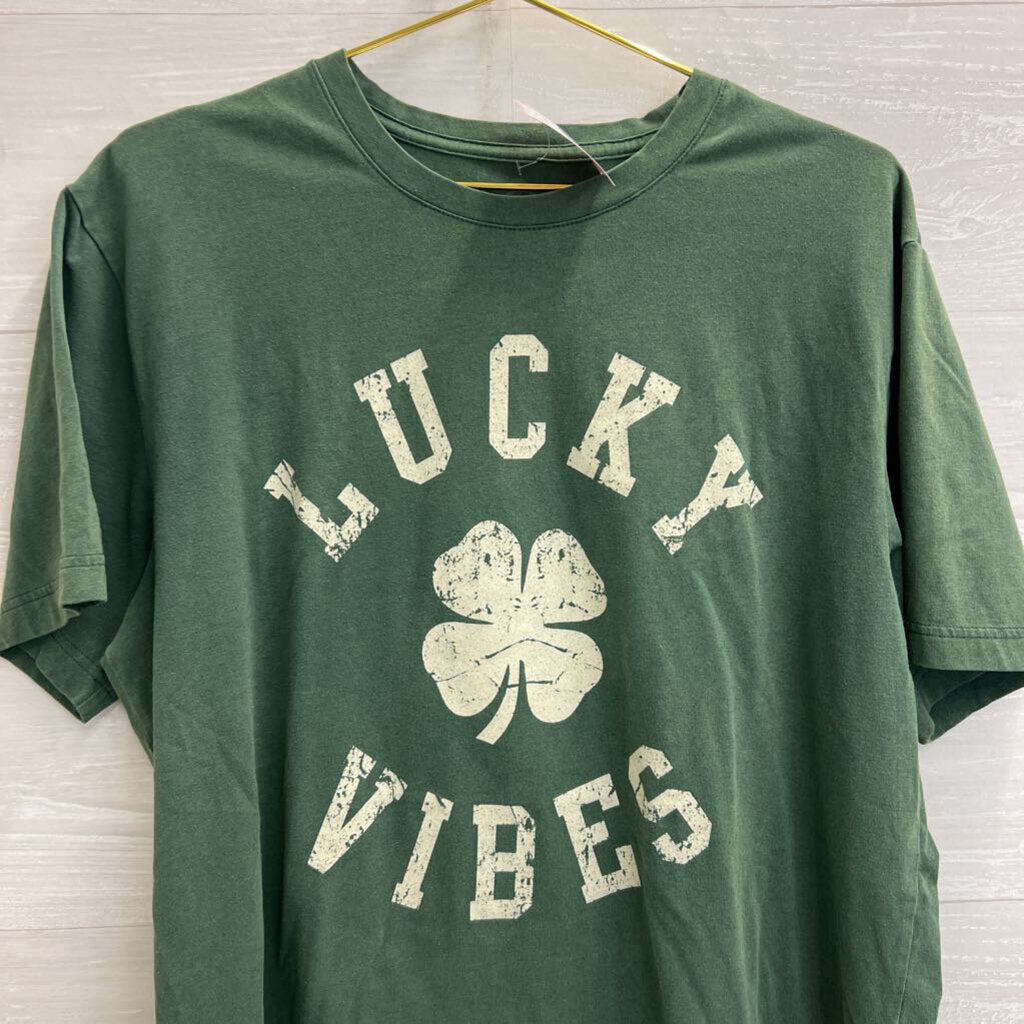 Social Culture Green/ White Lucky Vibes Short Sleeve Graphic Tee Large