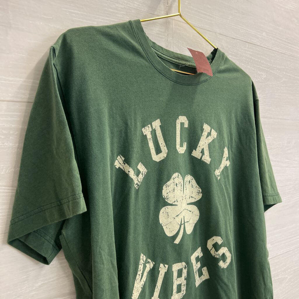 Social Culture Green/ White Lucky Vibes Short Sleeve Graphic Tee Large