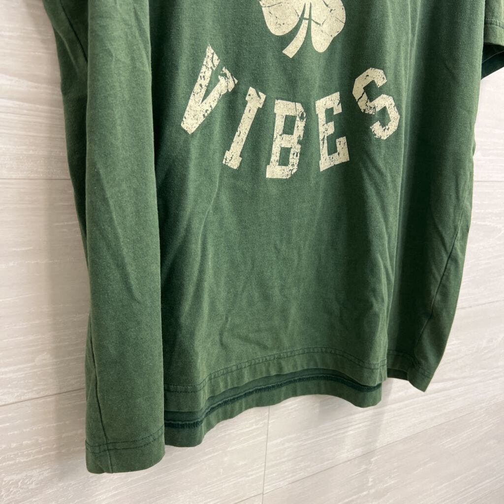 Social Culture Green/ White Lucky Vibes Short Sleeve Graphic Tee Large
