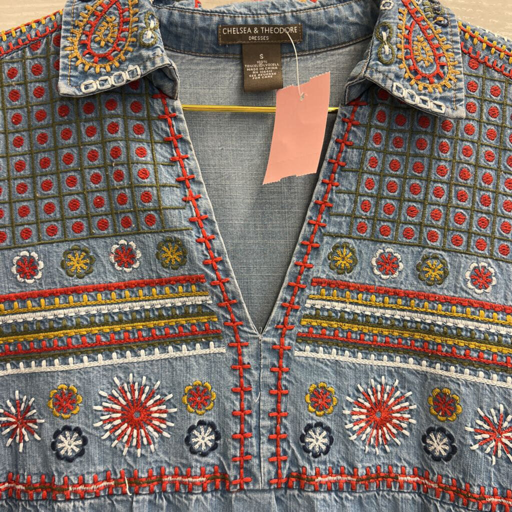 Chelsea and Theodore Blue Chambray Embroidered Long Sleeve Dress Small