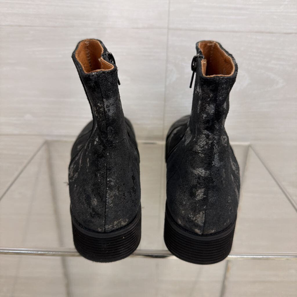 Eric Michael Black/ Silver Textured Print Booties 40