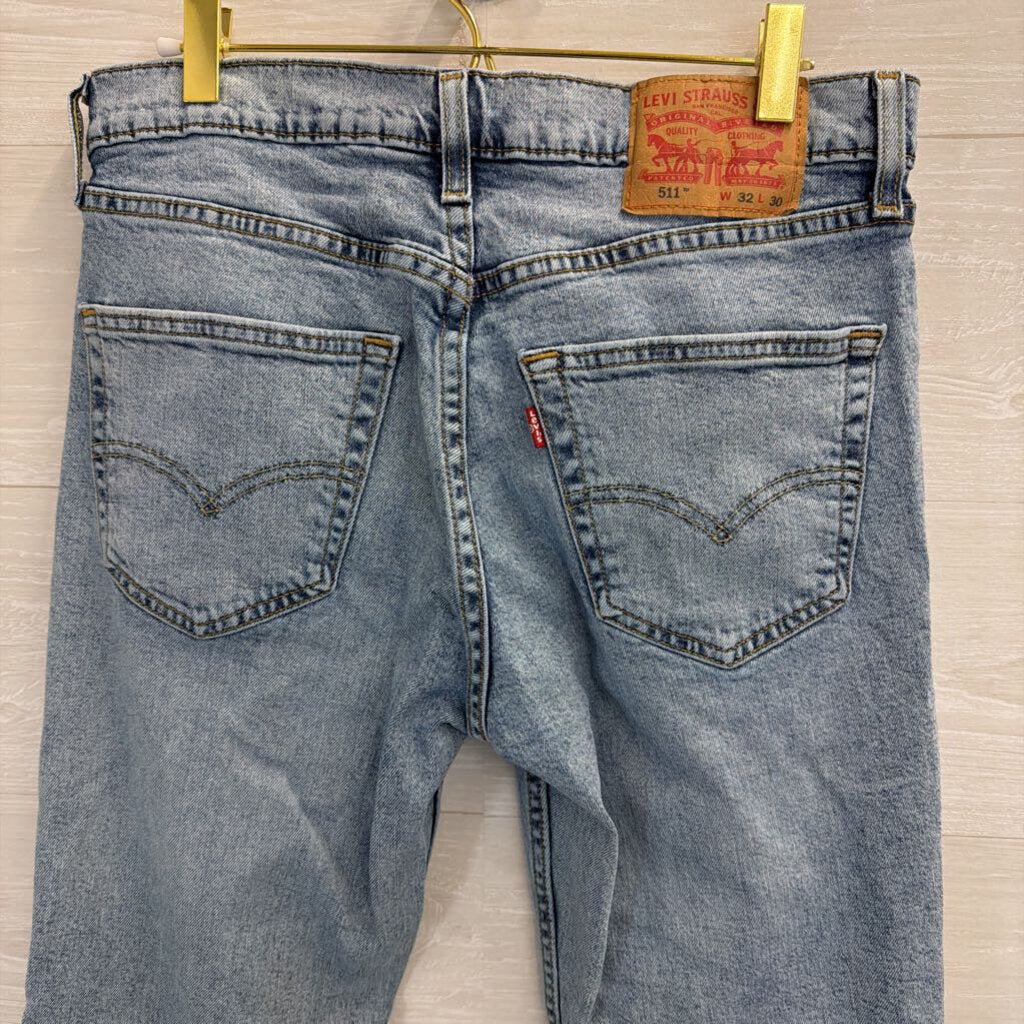 Levi Light Wash 511 Mom Jeans 32