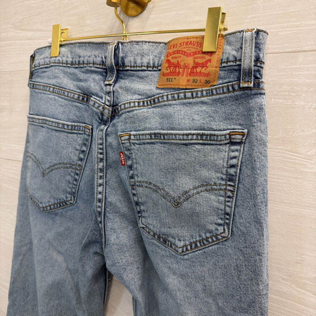 Levi Light Wash 511 Mom Jeans 32