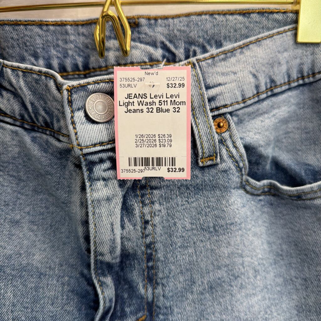 Levi Light Wash 511 Mom Jeans 32