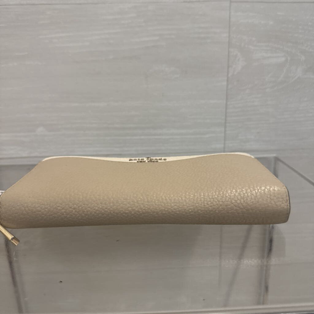 Kate Spade Beige/ Cream Pebbled Leather Leila Large Continental Wallet