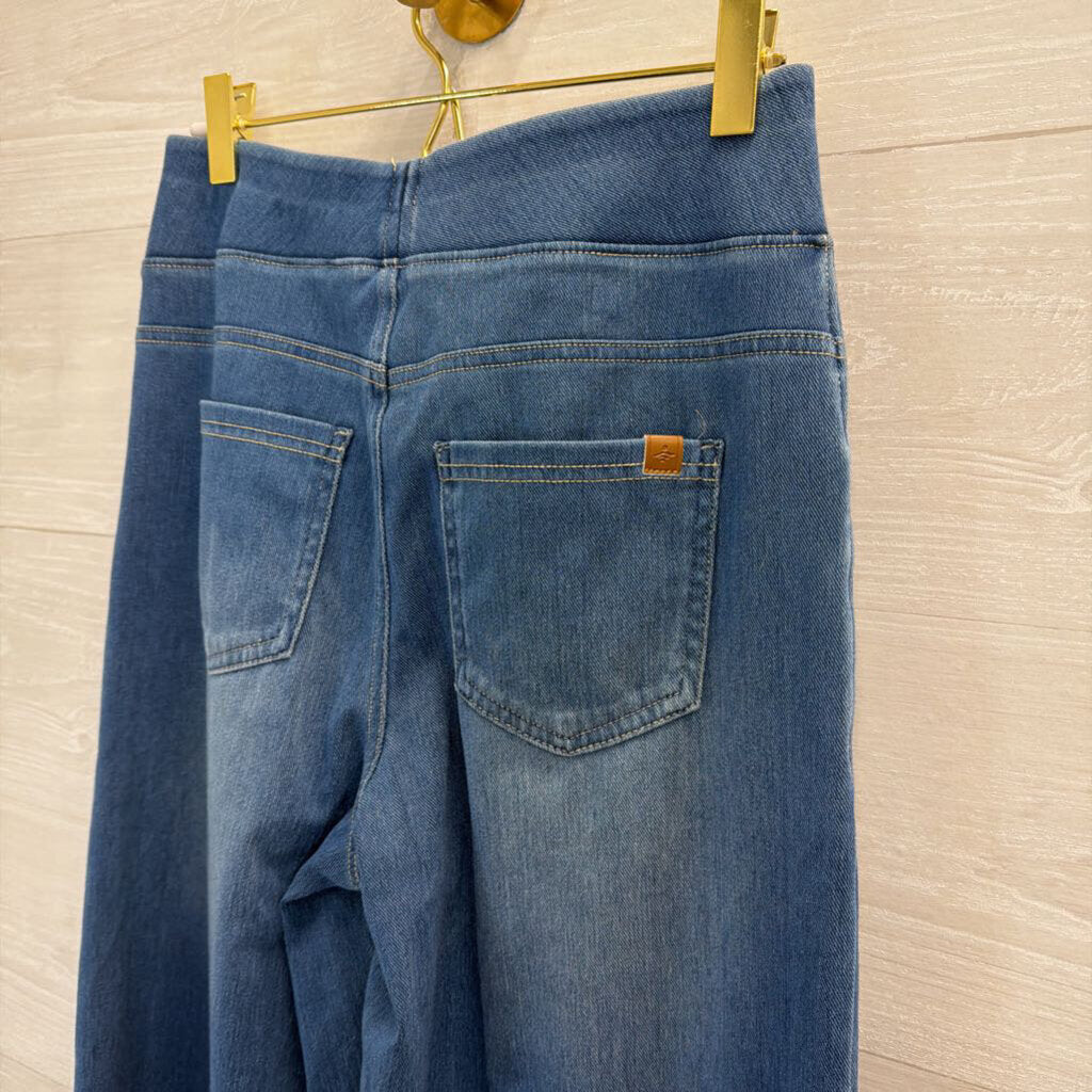 Halara Medium Wash Stretchy Wide Leg Denim Pull On Pants Small