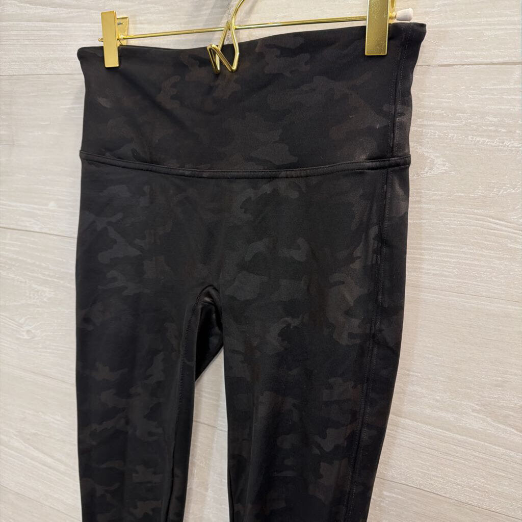 Spanx Black Camo Print Leggings Medium