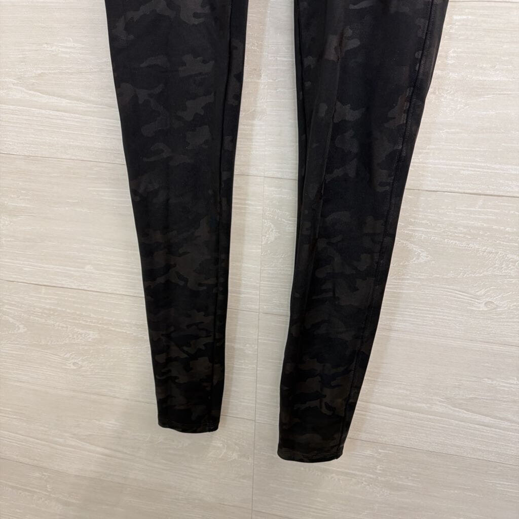 Spanx Black Camo Print Leggings Medium