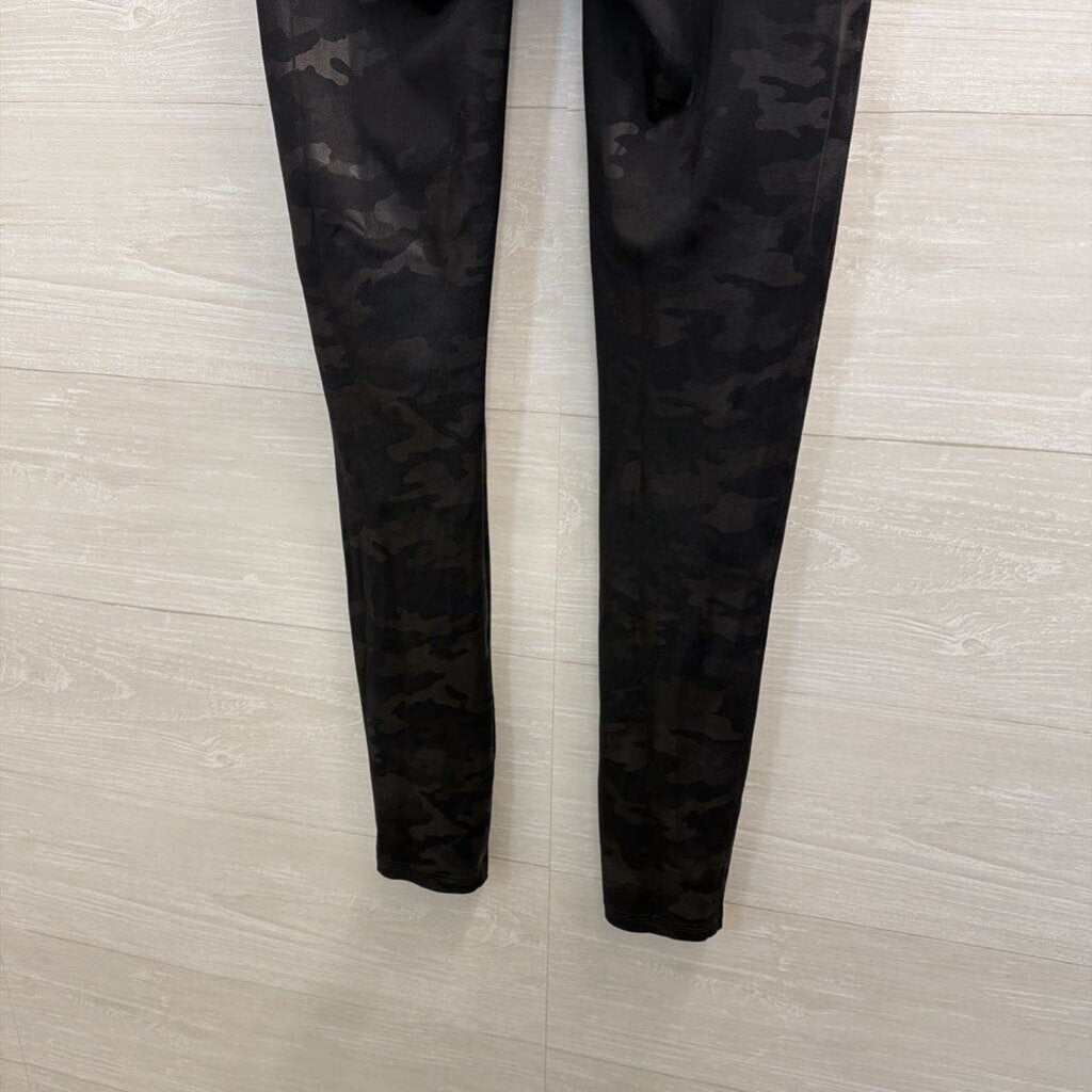 Spanx Black Camo Print Leggings Medium