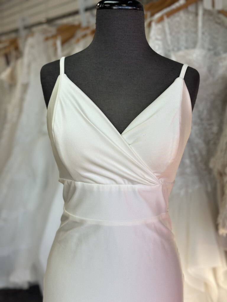 Morgan and Co Ivory Fitted V Neck Bridal Gown 9