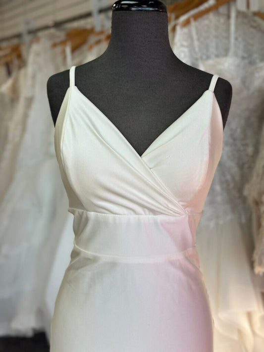 Morgan and Co Ivory Fitted V Neck Bridal Gown 9