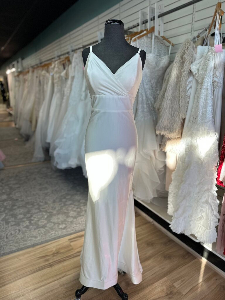 Morgan and Co Ivory Fitted V Neck Bridal Gown 9