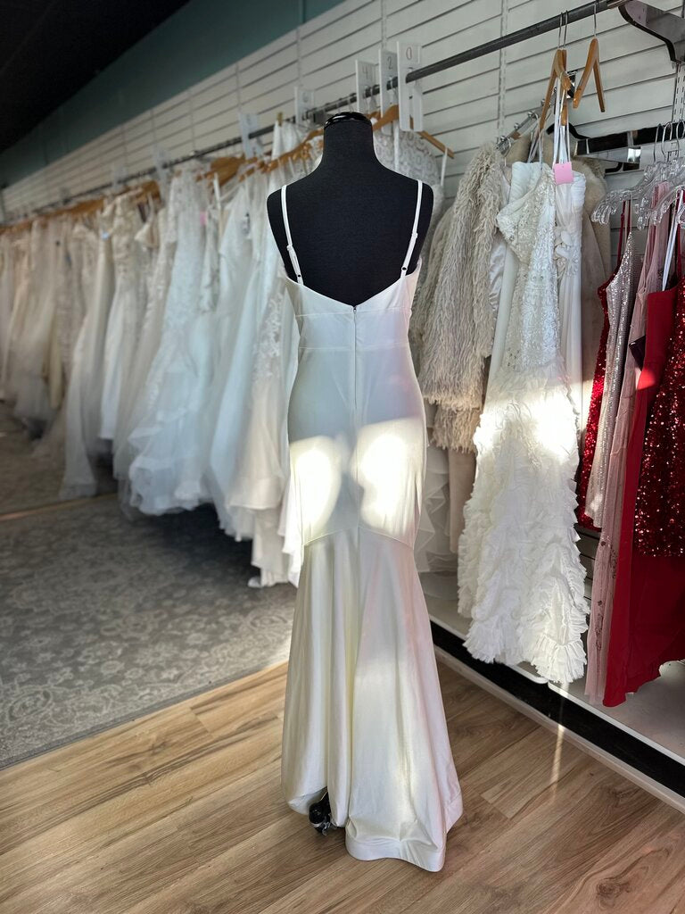 Morgan and Co Ivory Fitted V Neck Bridal Gown 9