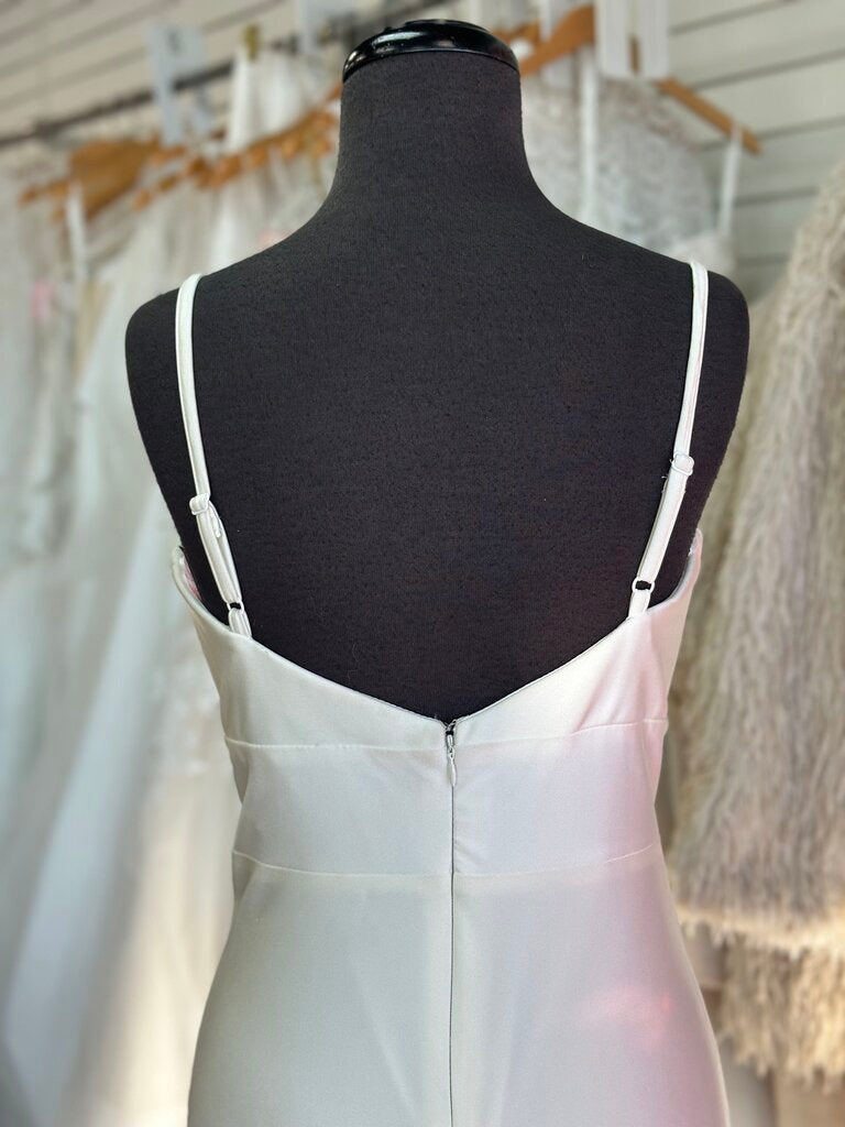 Morgan and Co Ivory Fitted V Neck Bridal Gown 9