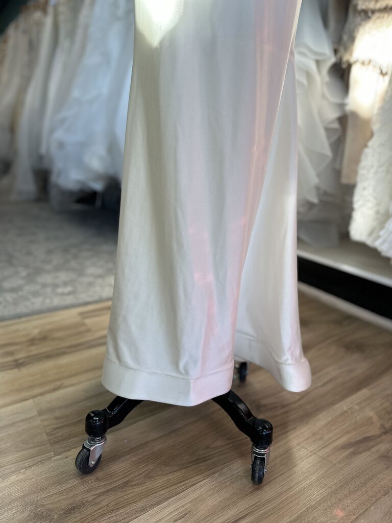 Morgan and Co Ivory Fitted V Neck Bridal Gown 9