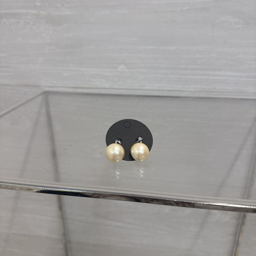 Pearl Clip On Earrings