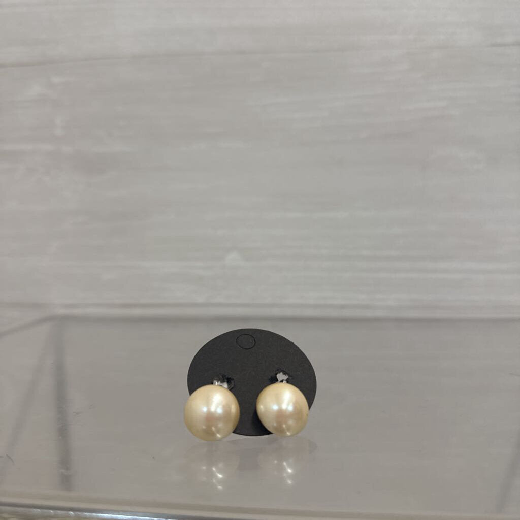 Pearl Clip On Earrings