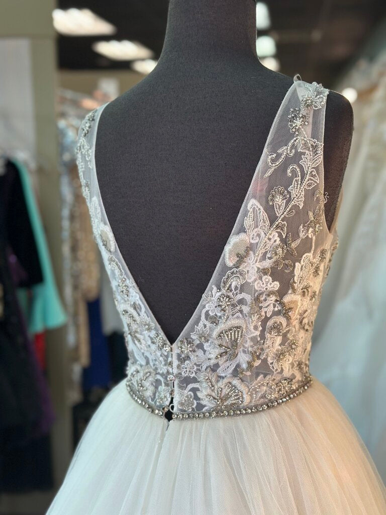 Enzoani Ivory/ Silver Beaded Top Tulle Skirt Bridal Gown 10