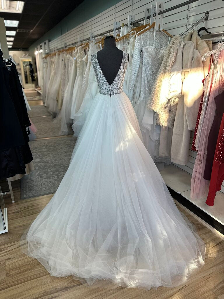 Enzoani Ivory/ Silver Beaded Top Tulle Skirt Bridal Gown 10