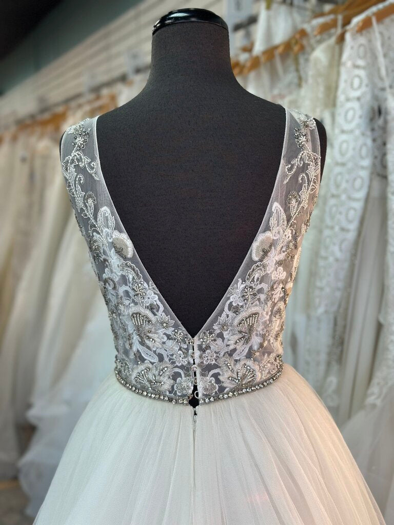 Enzoani Ivory/ Silver Beaded Top Tulle Skirt Bridal Gown 10