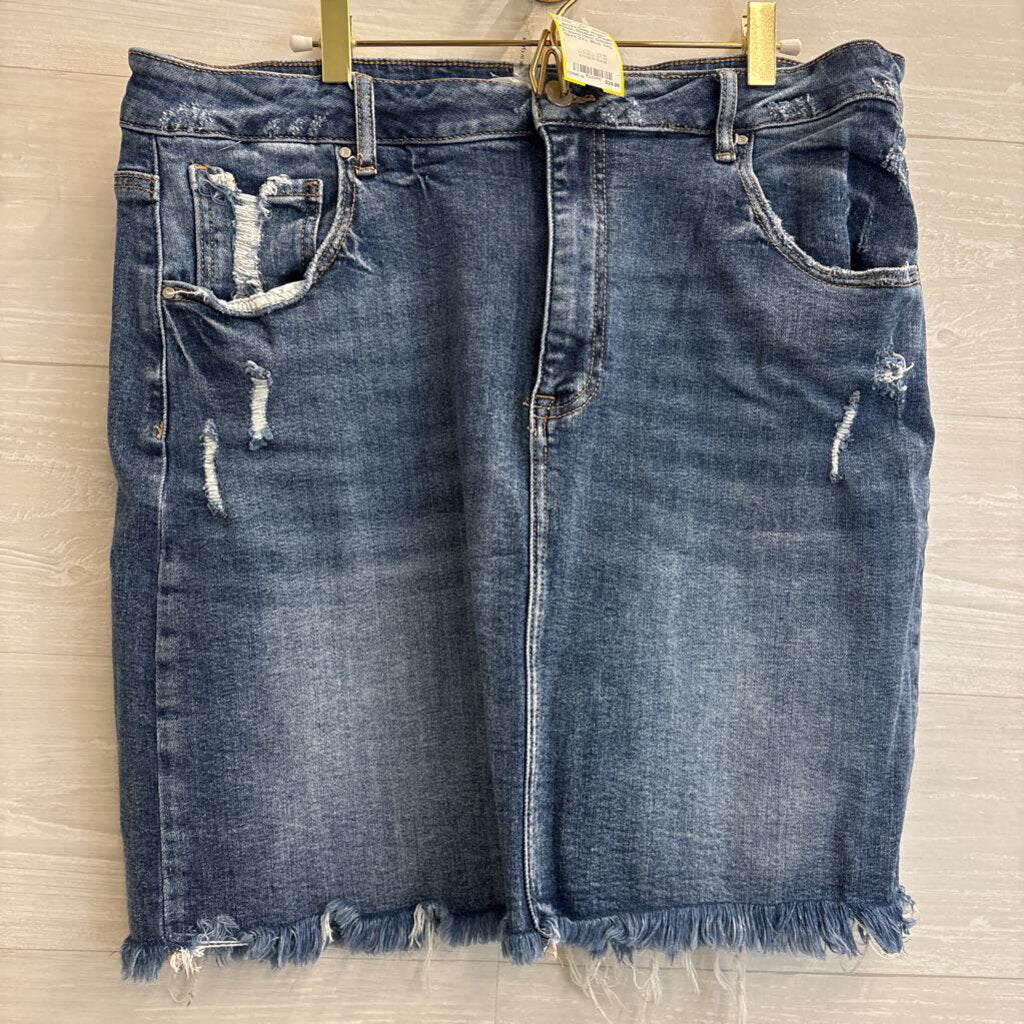 Risen Medium Wash Frayed Hem Denim Skirt 2XL