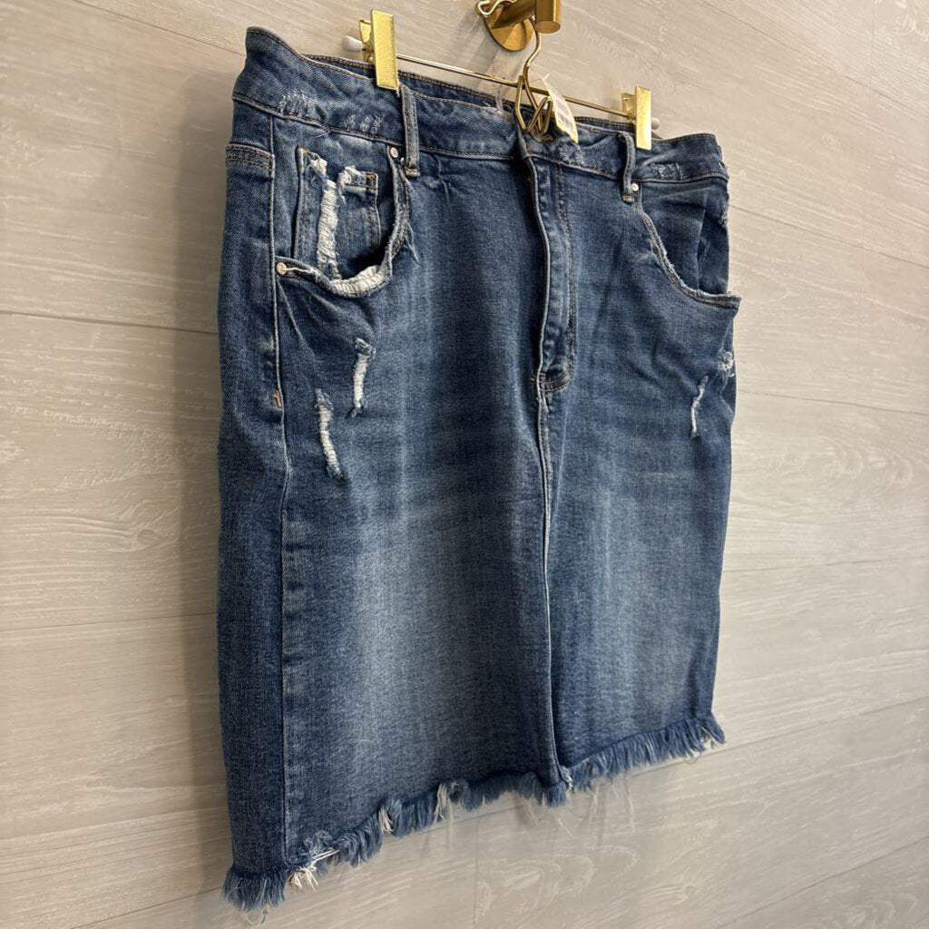 Risen Medium Wash Frayed Hem Denim Skirt 2XL