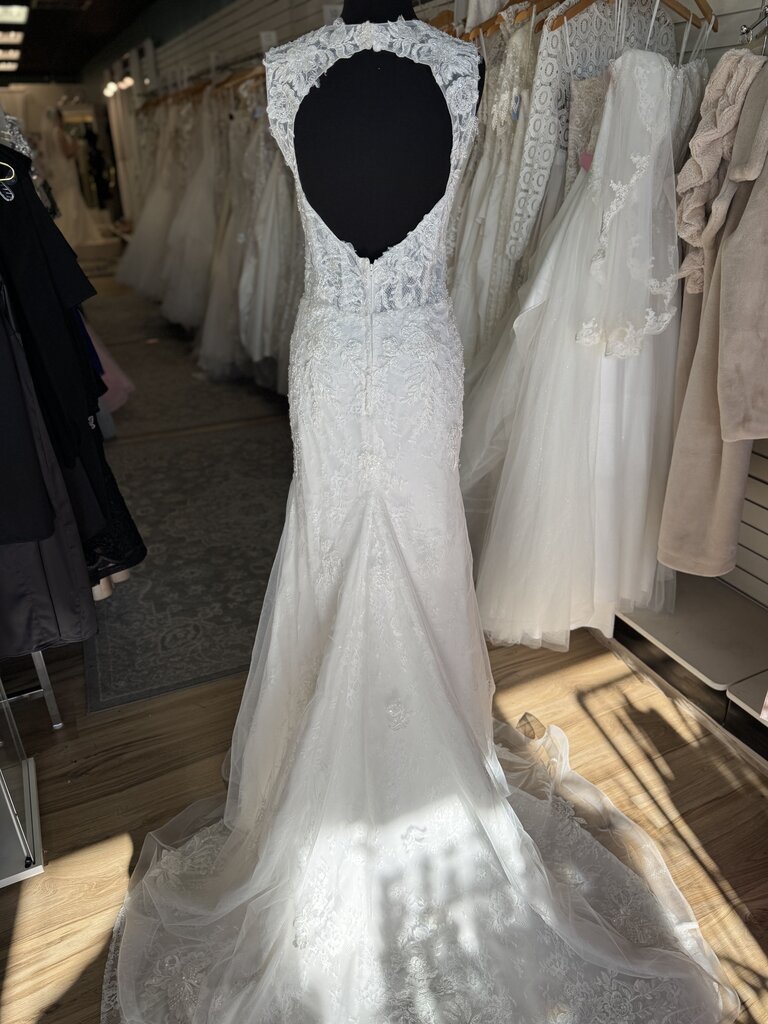 Jessica McClintock Keyhole Back Wedding Dress 12