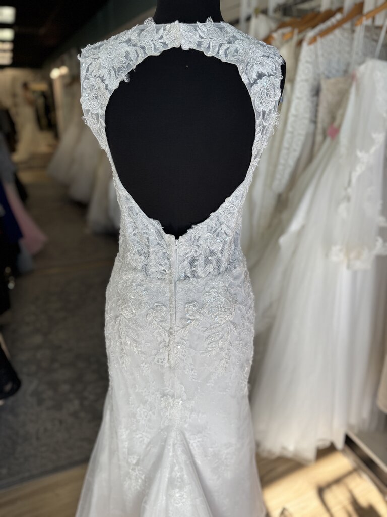 Jessica McClintock Keyhole Back Wedding Dress 12