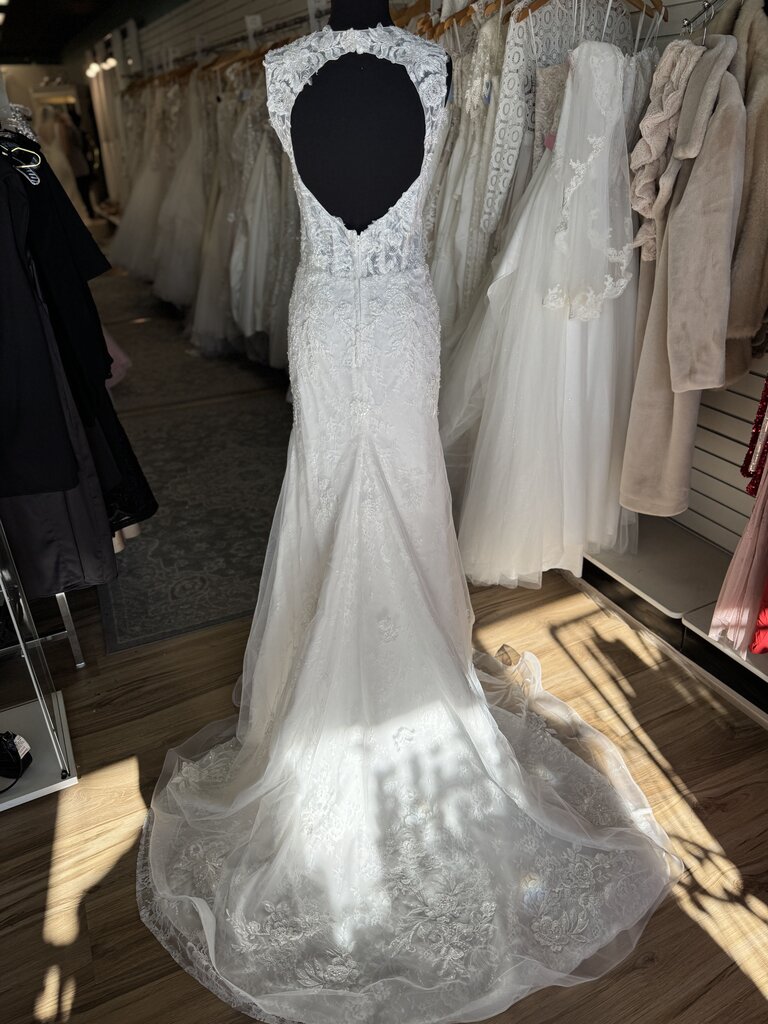 Jessica McClintock Keyhole Back Wedding Dress 12