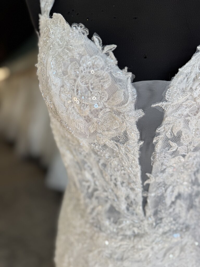 Jessica McClintock Keyhole Back Wedding Dress 12